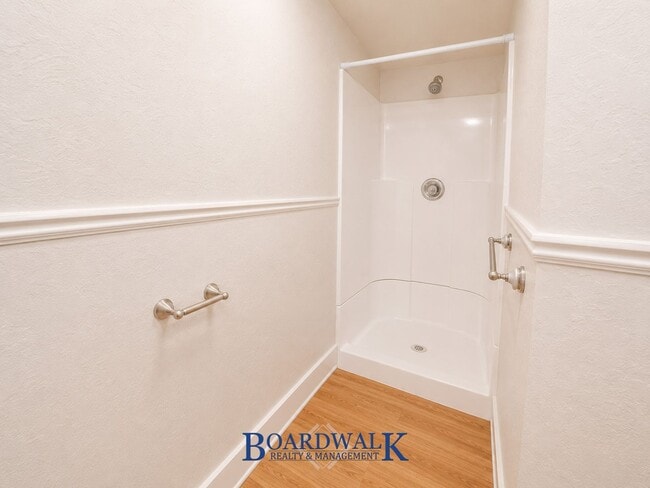 Building Photo - Beautiful 4 Bed 2 Bath SLC home!