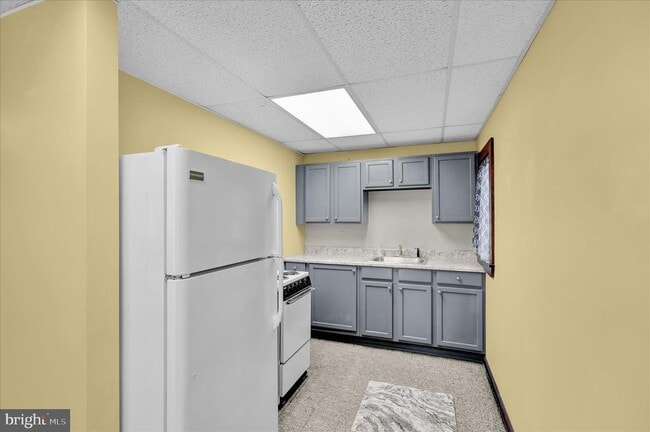 Building Photo - 392 5 Locks Rd