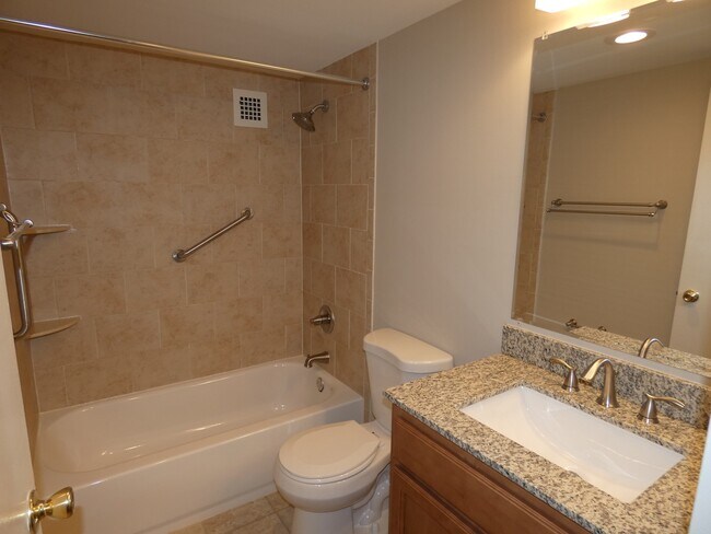 Building Photo - Renovated 1BR, 1BA + Garage Space. 2 Block...