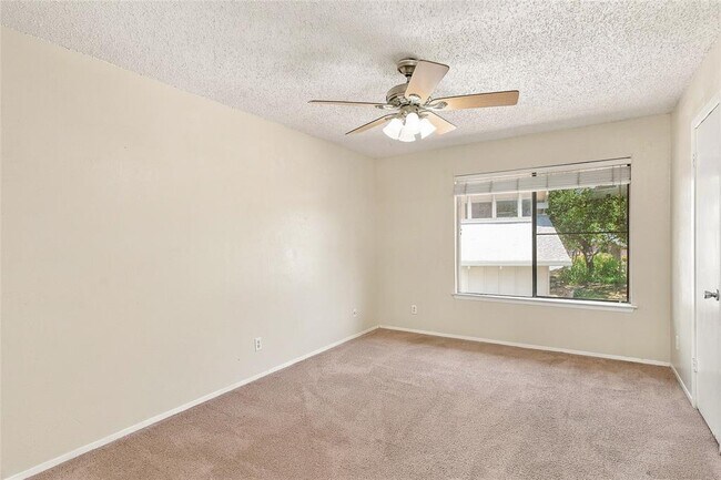 Building Photo - 902 Park Village Cove