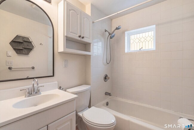 Building Photo - 1565 Byam Rd