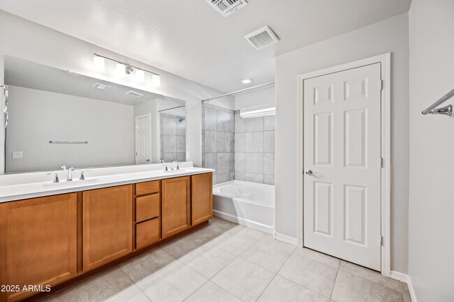 Building Photo - 8311 E Irwin Ave