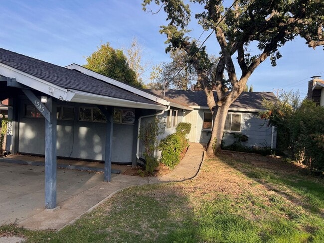 Building Photo - 3 Bedroom w/ Bonus Room on Westside Redding