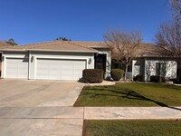 Building Photo - Beautiful home for rent in Visalia!