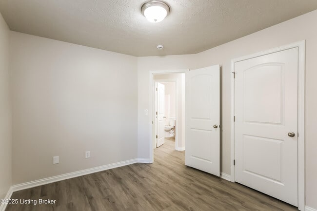 Building Photo - 7115 Blue Stream Ct