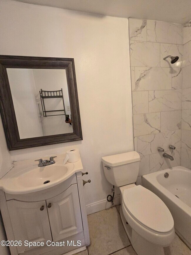 Building Photo - 771 Onyx Dr NE