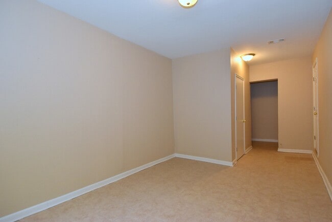 Building Photo - RECENTLY UPDATED 3 BEDROOM 1 BATH HOME