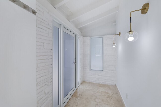 Building Photo - 1410 Bird Rd