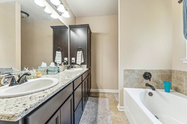 Building Photo - Beautiful home in Berkshire Subdivision....