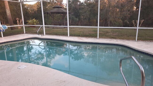 Building Photo - 58 Burning Bush Dr