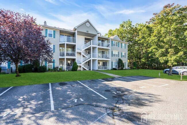 Building Photo - 66 Iroquois Dr