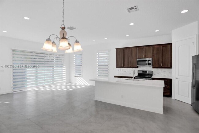 Building Photo - Northwest 39th Court, Coral Springs, FL 33065 - 3 BR 3 BA single-family home