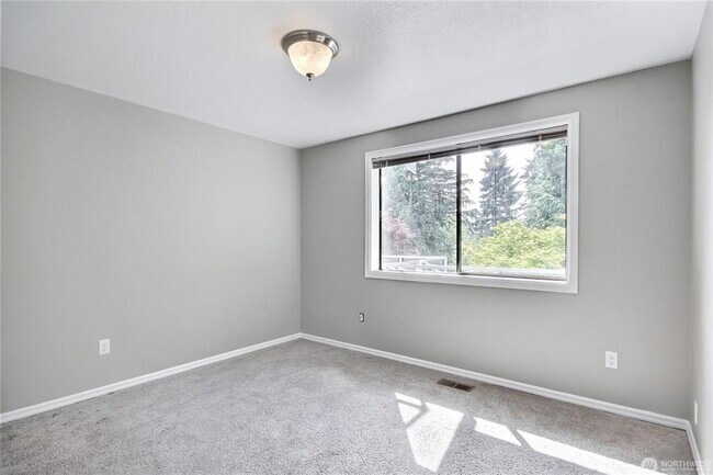 Building Photo - 5406 122nd Ave E