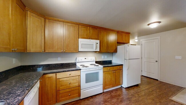 Building Photo - Spacious Updated 2 Bedroom Apartment in Tacoma-NEW CARPET, W/D, Reserved Parking Space!