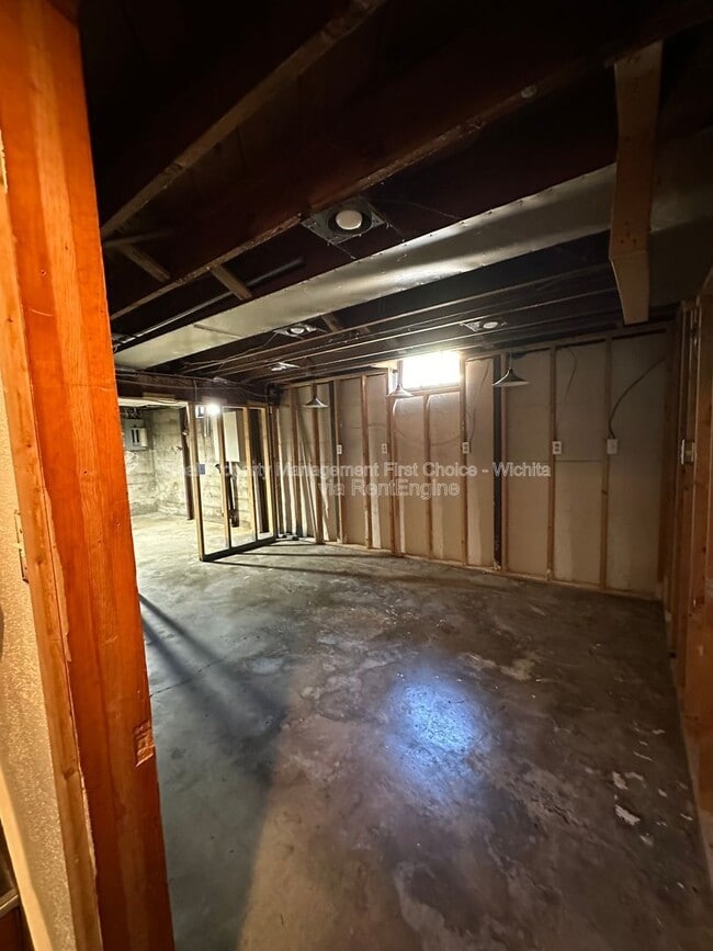 Building Photo - 333 N Oliver St