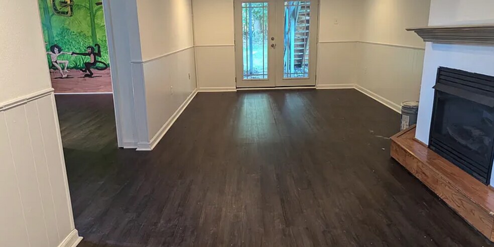 Lower level living area - 113 Glen Ridge Dr
