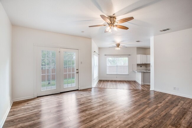Building Photo - 3 Bedroom/2.5 Bathroom Hunters Chase Subdivision