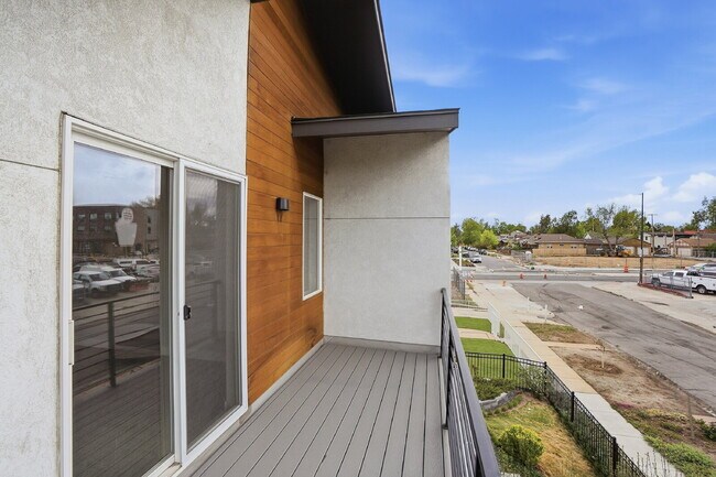 Building Photo - $3,940.95 - 3 Bed, 2.5 Bath Townhome In Denver with Central AC and Outdoor Space!