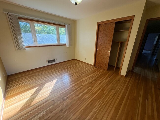 Building Photo - 2 Bed 2 Bath for $1,300!
