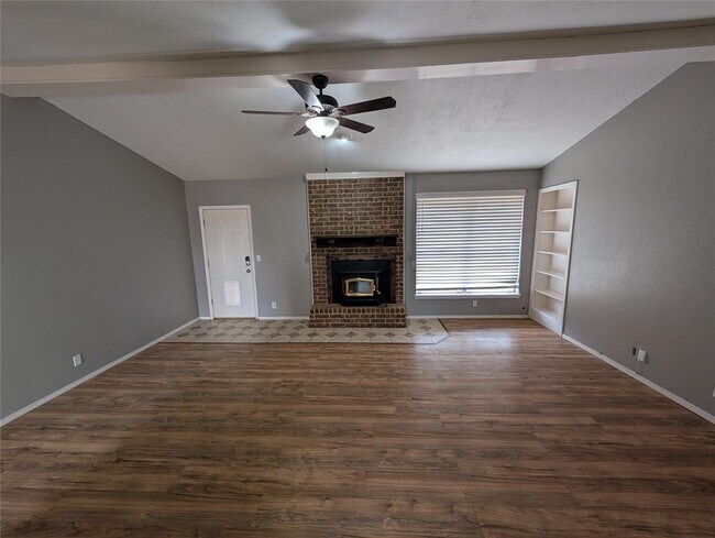 Building Photo - 16904 Meadow Lake Cir