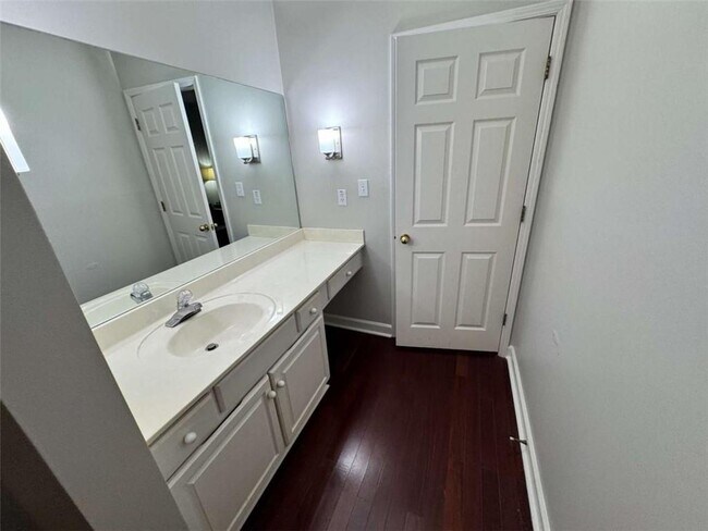 Building Photo - 3201 Lenox Rd NE