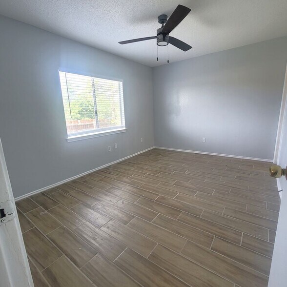 Building Photo - 1306 York Castle Dr