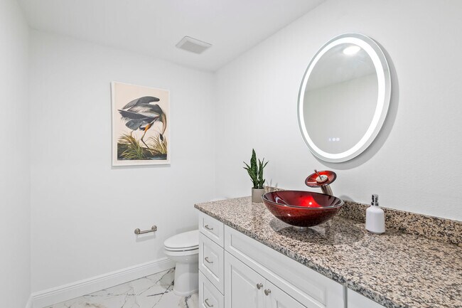 Building Photo - 605 Kemp St