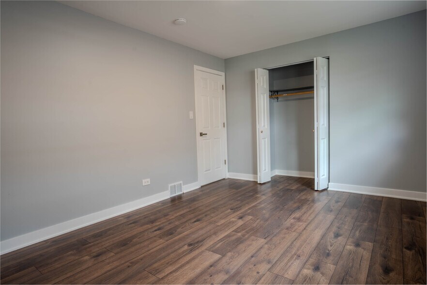 Building Photo - 620 57th St