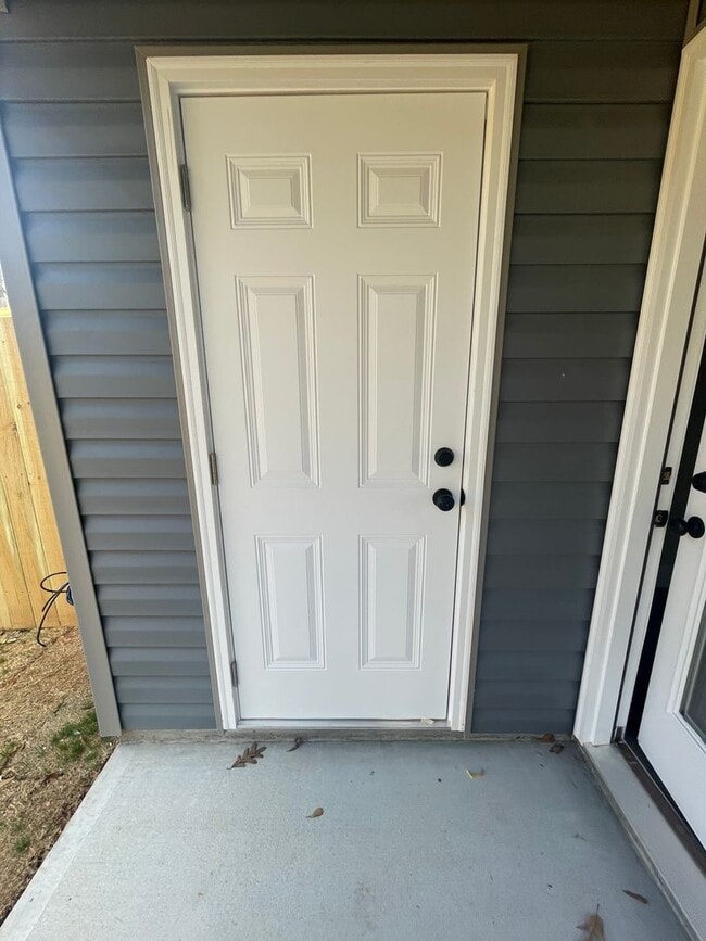 Building Photo - 2 Bedroom 2.5 bath Townhome in  Greenville