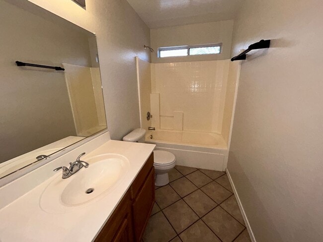 Building Photo - 12521 W Myer Ln