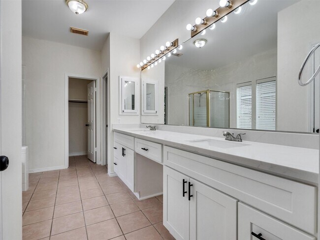 Building Photo - 4510 Chestnut Meadow Dr