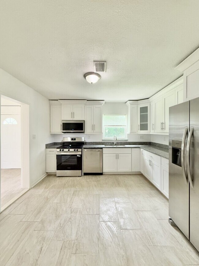 Building Photo - 2125 Mark Ave