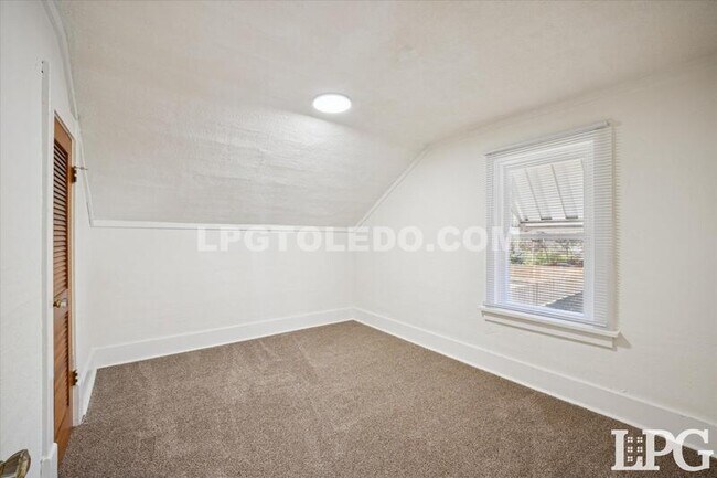 Building Photo - 5455 Douglas Rd