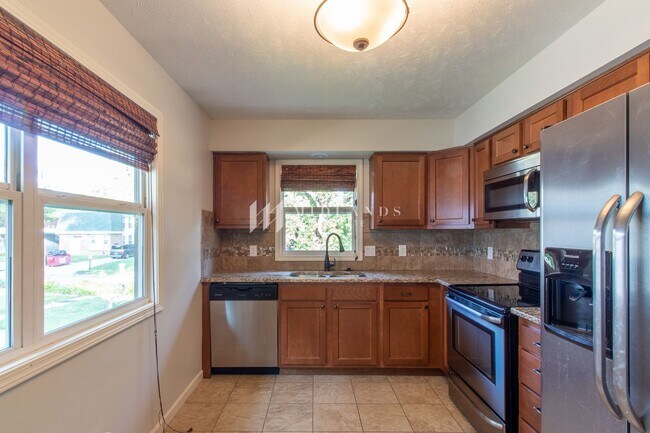 Building Photo - Updated Home in Olde Towne Bellevue