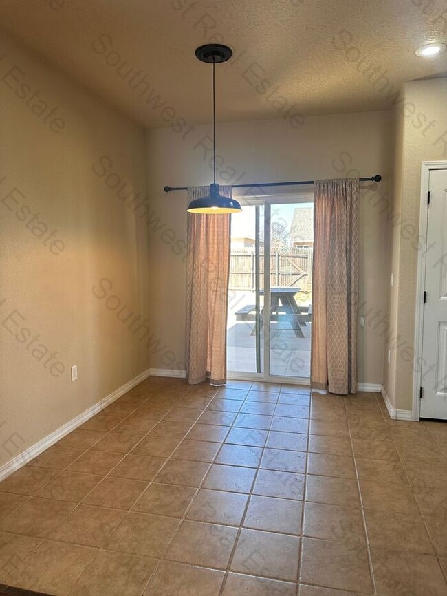 Building Photo - Beautiful 3 bedroom 2 bath