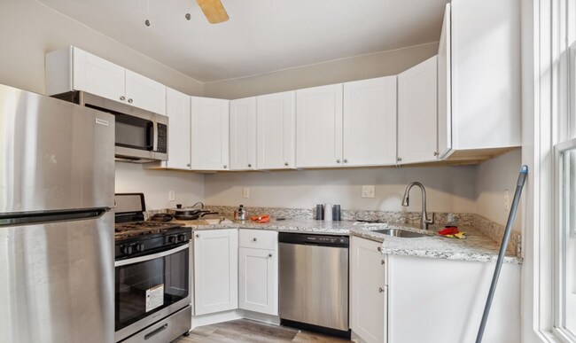 Building Photo - 10908 Churchill Ave