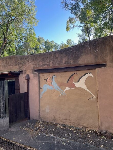 Loads of charm! - 1470B Bishops Lodge Rd