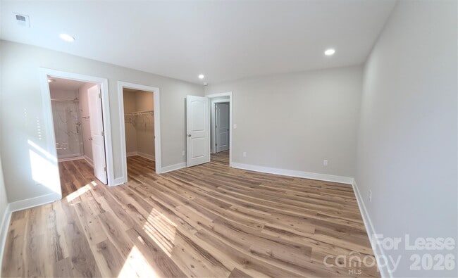 Building Photo - 2728 Crawford Ave
