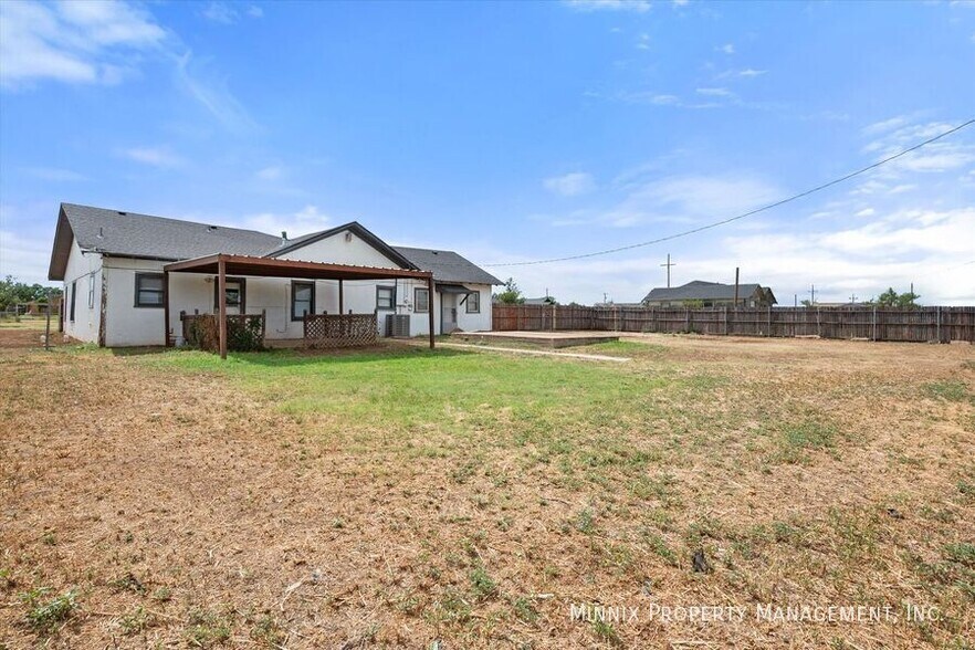 Building Photo - 1302 Ave. E (FS)-1