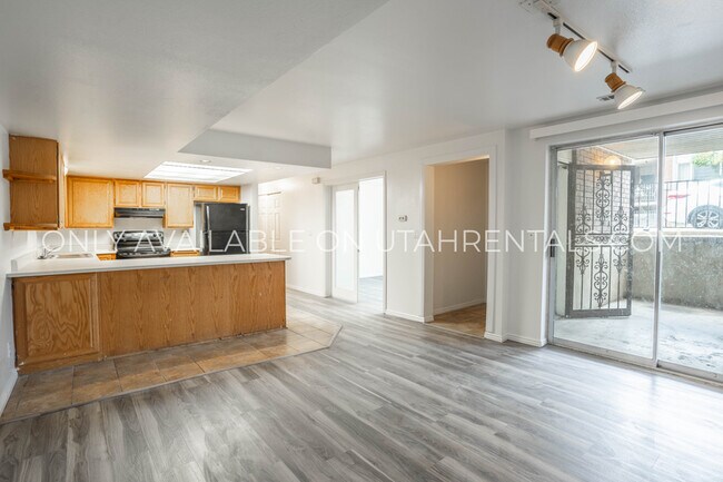Building Photo - 1651 Hickory Ln