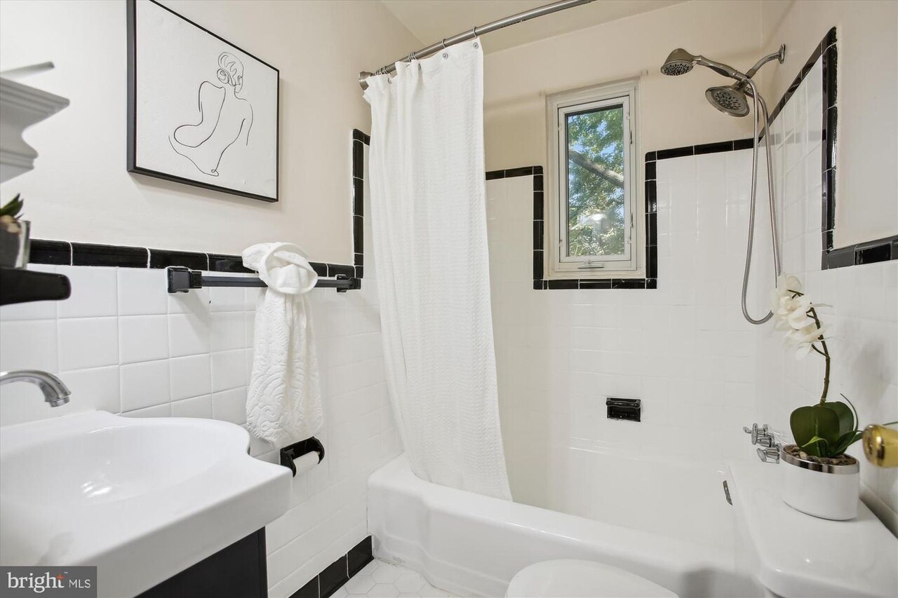 Building Photo - 127 Dale St