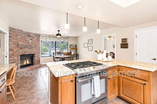 Building Photo - 1028 Capra Way