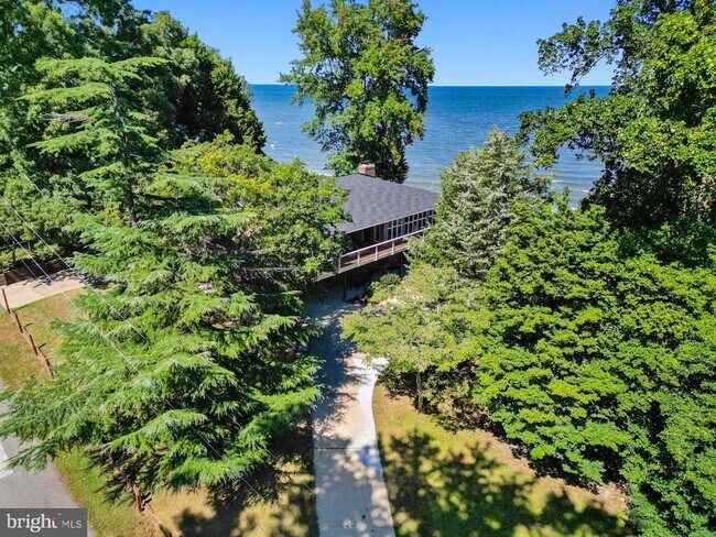 Building Photo - 5510 Beach Dr
