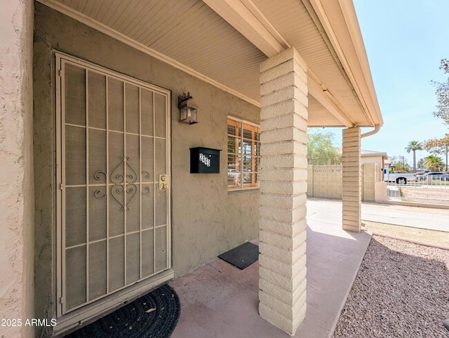 Building Photo - 2443 E Earll Dr