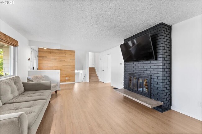 Building Photo - 18450 SW Deline St