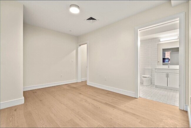 Building Photo - 301 Border St