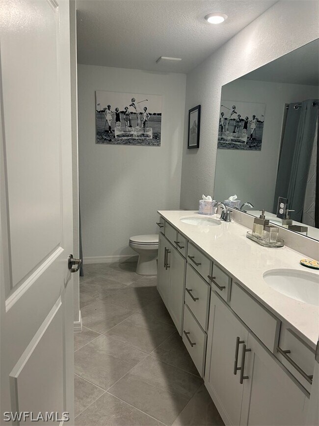 Building Photo - 15375 Grn Acrs Ave