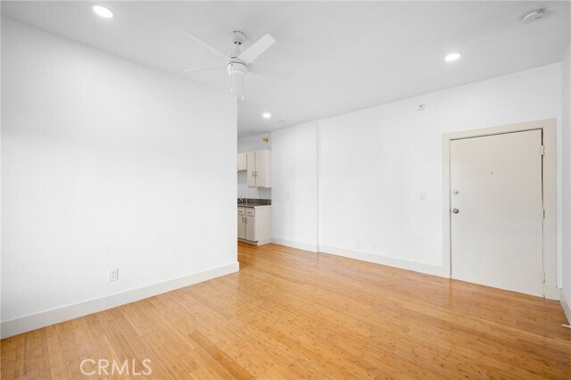 Building Photo - 228 S Kenwood St