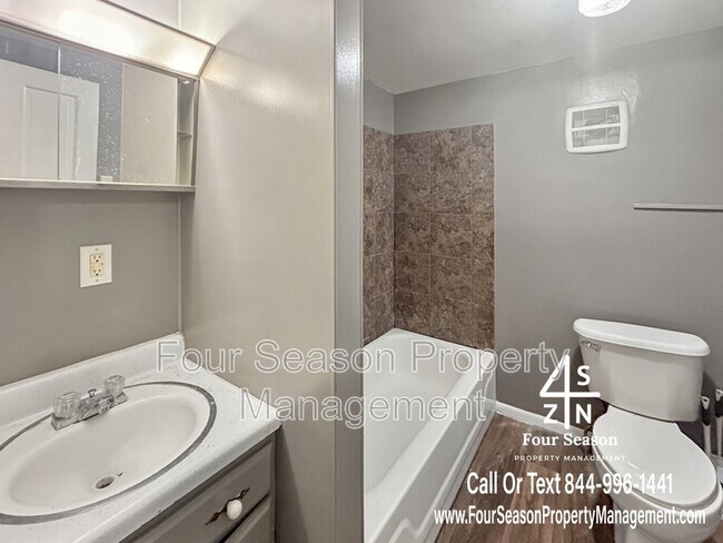 Building Photo - 338 S Locust St