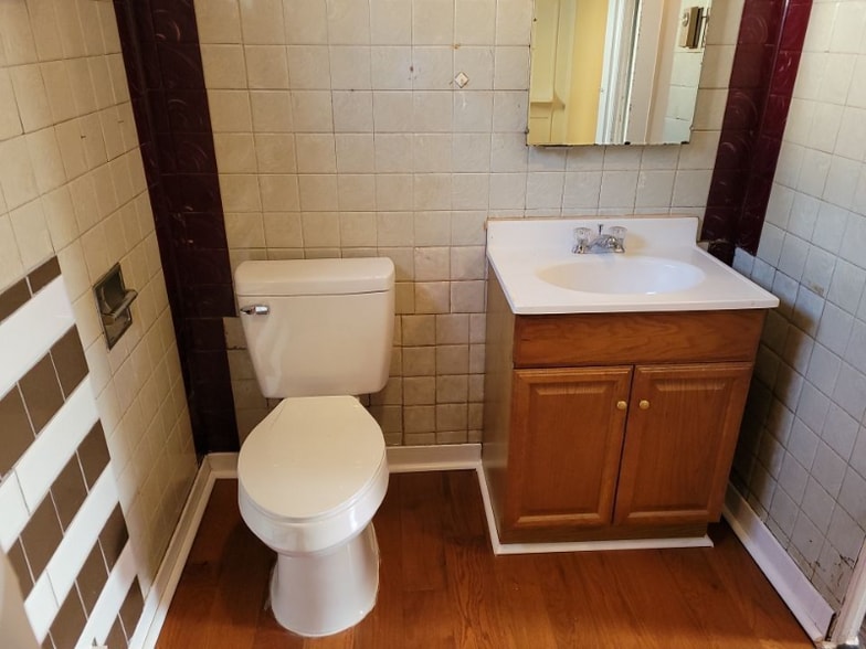 Building Photo - 509 W Centre St